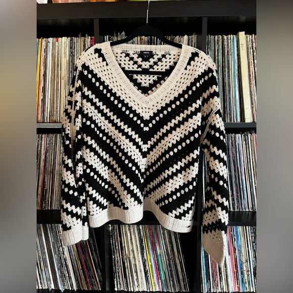 MEXX Black & Cream Open Knit V-Neck Sweater Size L - Picture 3 of 5